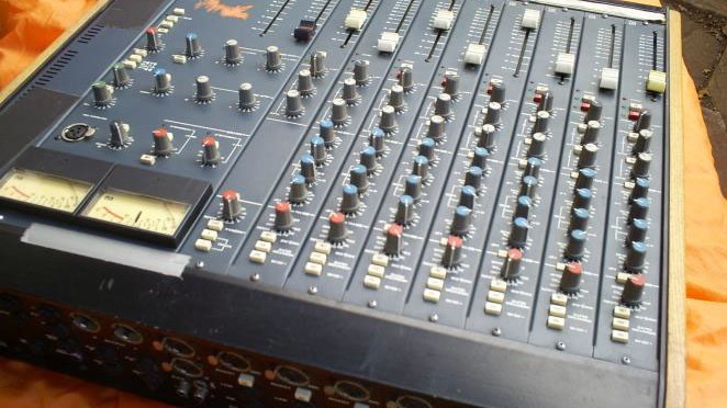 AUDIO MIXERS 7X CHANNELS